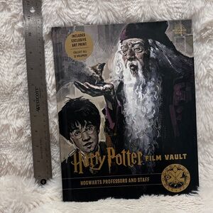 Harry Potter Film Vault: Hogwarts Professors and Staff Book